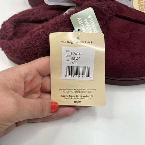 NEW Muk Luks Fuzzy Clog Slippers Size Large Women’s Red Maroon Slip On - Picture 4 of 7